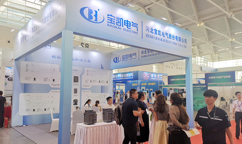 暴击行业天花板！壹号娱乐-com电气硬核技术亮相天津清洁能源展，引央视记者及能源产业巨头现场“挖宝”